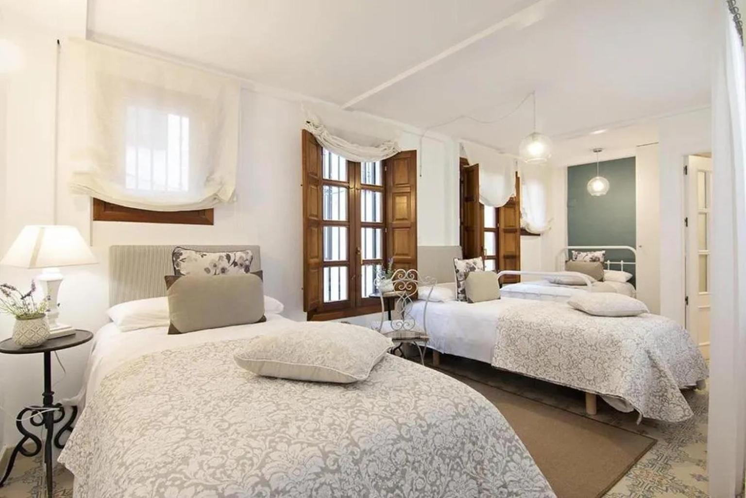 Apartamentos La Tona Puerta Elvira Centro Ciudad Granada Ngoại thất bức ảnh